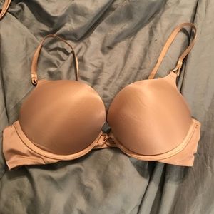 Victoria’s Secret tan bombshell bra